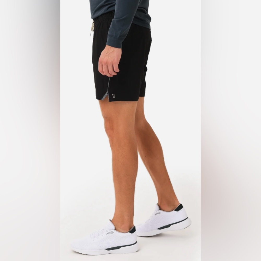 Vuori men’s Trail Short black/heather grey stripe, lined, inseam 6.5 inches